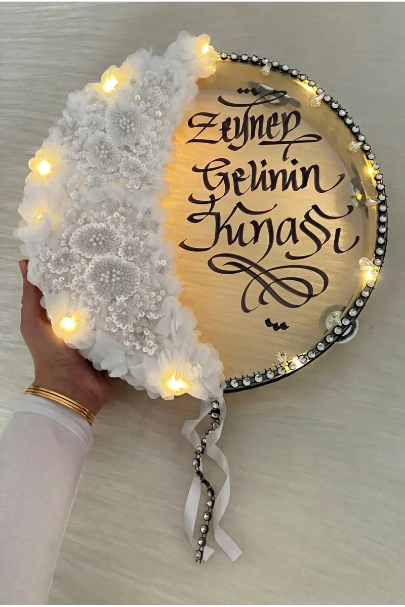 Beyaz Ledli Gelin Tefi 32cm, Aplik Çiçek Ve Parlak Taş Süslemeli Def, Düğün Kına Gecesi Nedime Bride Sünnet