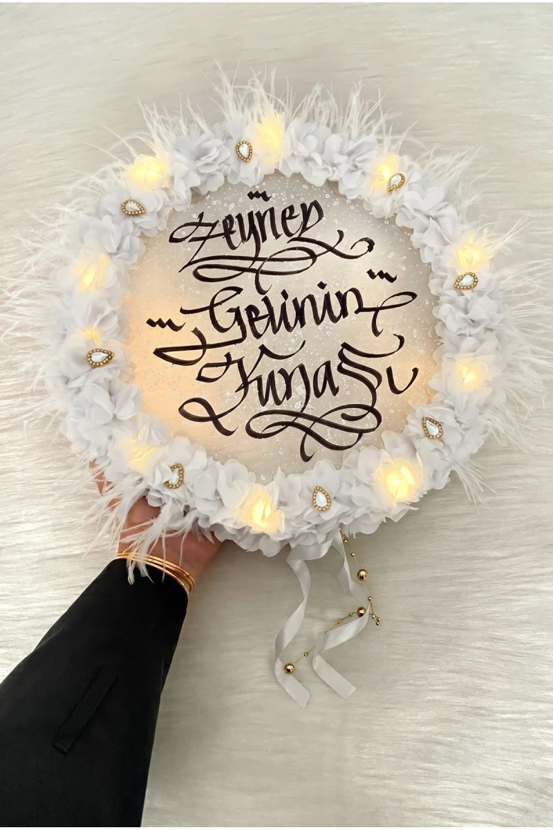 Beyaz Ledli Gelin Tefi 32cm, Parlak Taşlı Tüylü Ve Üç Boyutlu Çiçekli Süslemeli, Düğün Kına Gecesi Nedime Bride Sünnet