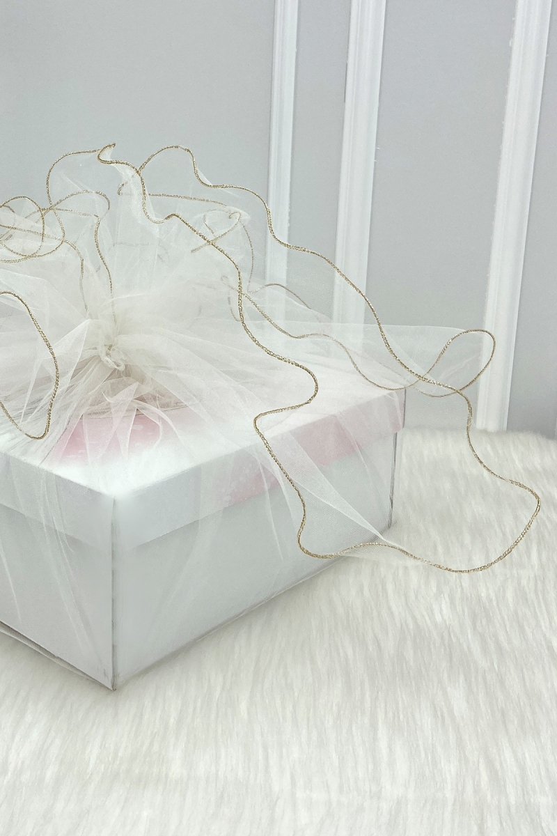 Beyaz Süsleme Tülü, Gold Kenar Bohça Çeyiz Gelin Damat Söz Nişan Nikah Valiz Hediye Süsü 150x150cm