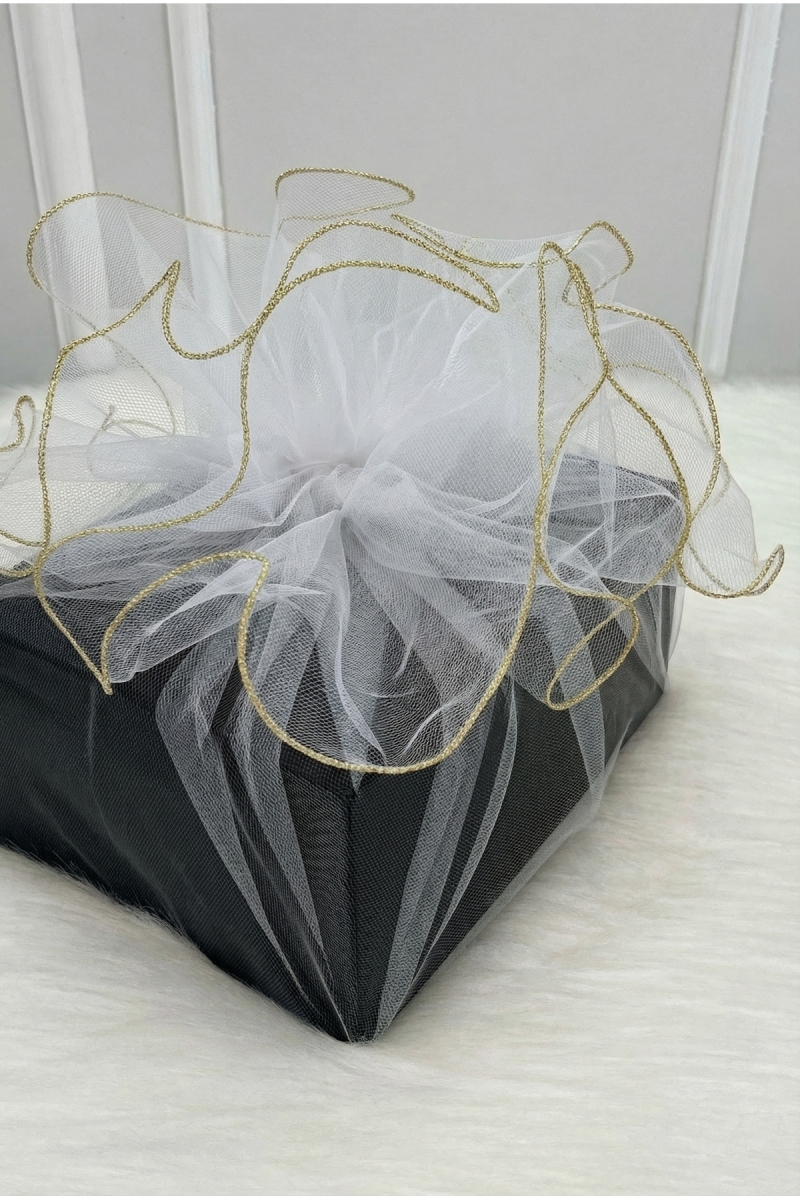 Beyaz Süsleme Tülü Gold Kenarlı, Bohça Çeyiz Gelin Damat Nişan Nikah Valiz Hediye Süsü 100x100cm