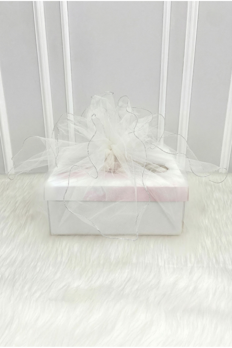 Beyaz Süsleme Tülü, Gümüş Kenar Bohça Çeyiz Gelin Damat Söz Nişan Nikah Valiz Hediye Süsü 150x150cm