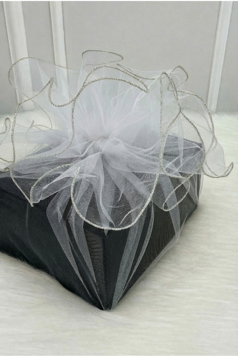 Beyaz Süsleme Tülü Gümüş Kenarlı, Bohça Çeyiz Gelin Damat Nişan Nikah Valiz Hediye Süsü 100x100cm