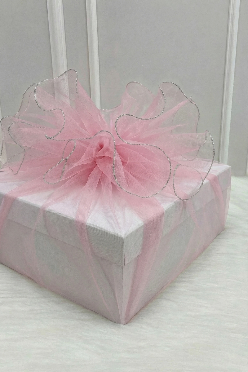 Bohça Süsleme Tülü Bebe Pembe, Gümüş Overlok Kenar, Çeyiz Gelin Damat Nişan Hediye Süs 150x150cm