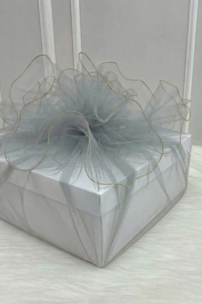 Bohça Süsleme Tülü Gri, Gold Overlok Kenar, Çeyiz Gelin Damat Nişan Valiz Hediye Süs 150x150cm