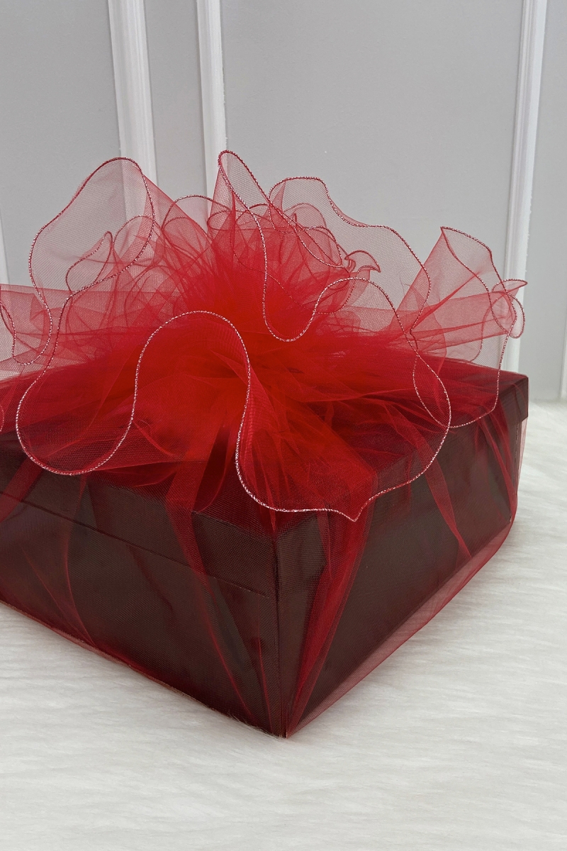 Bohça Süsleme Tülü Kırmızı, Gümüş Overlok Kenar, Çeyiz Gelin Damat Nişan Valiz Hediye Süs 150x150cm