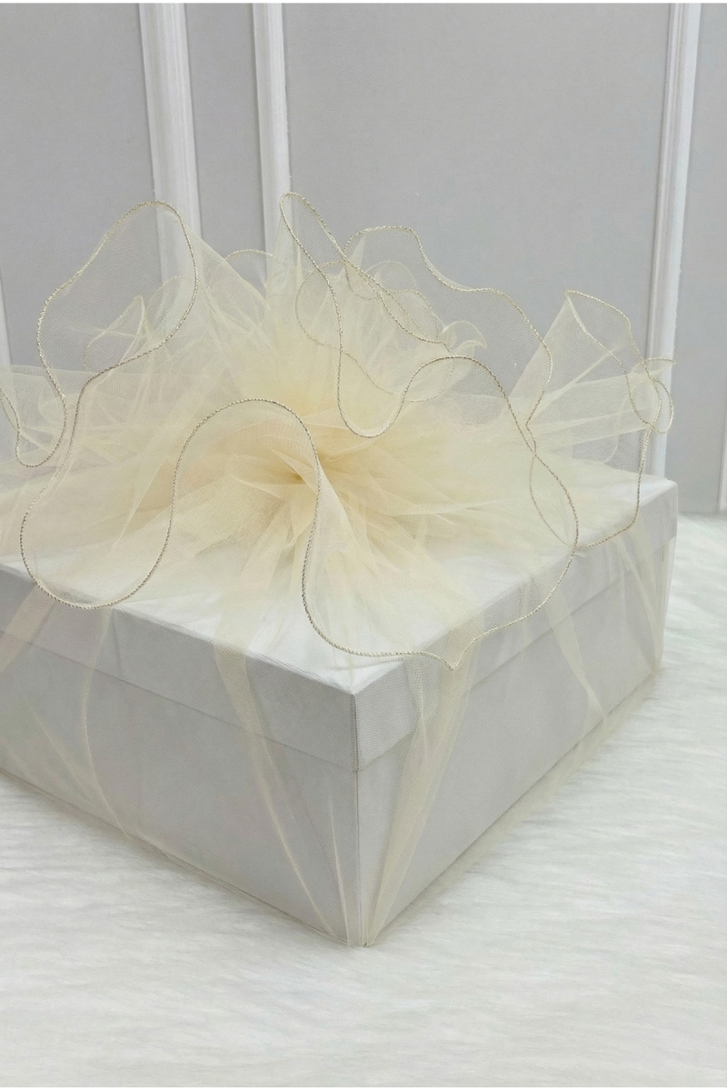 Bohça Süsleme Tülü Krem, Gold Overlok Kenar, Çeyiz Gelin Damat Nişan Valiz Hediye Süs 150x150cm