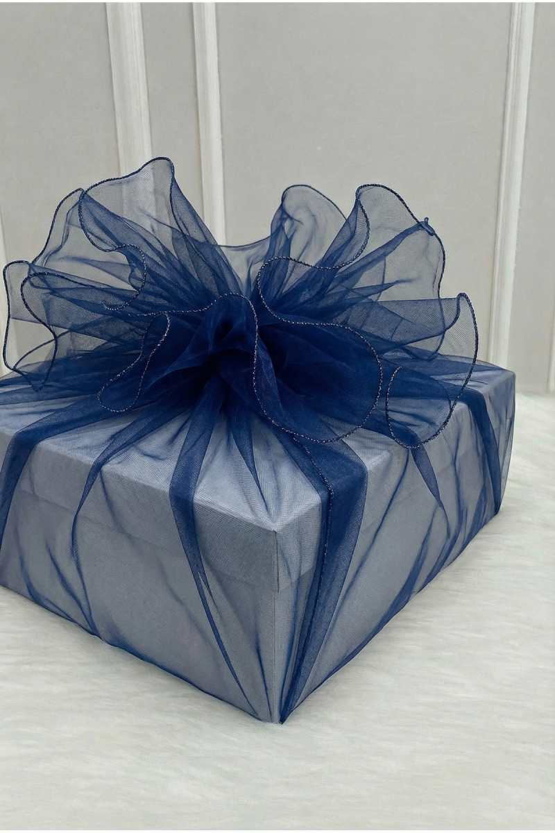 Bohça Süsleme Tülü Lacivert, Gümüş Overlok Kenar, Çeyiz Gelin Damat Nişan Valiz Hediye Süs 150x150cm