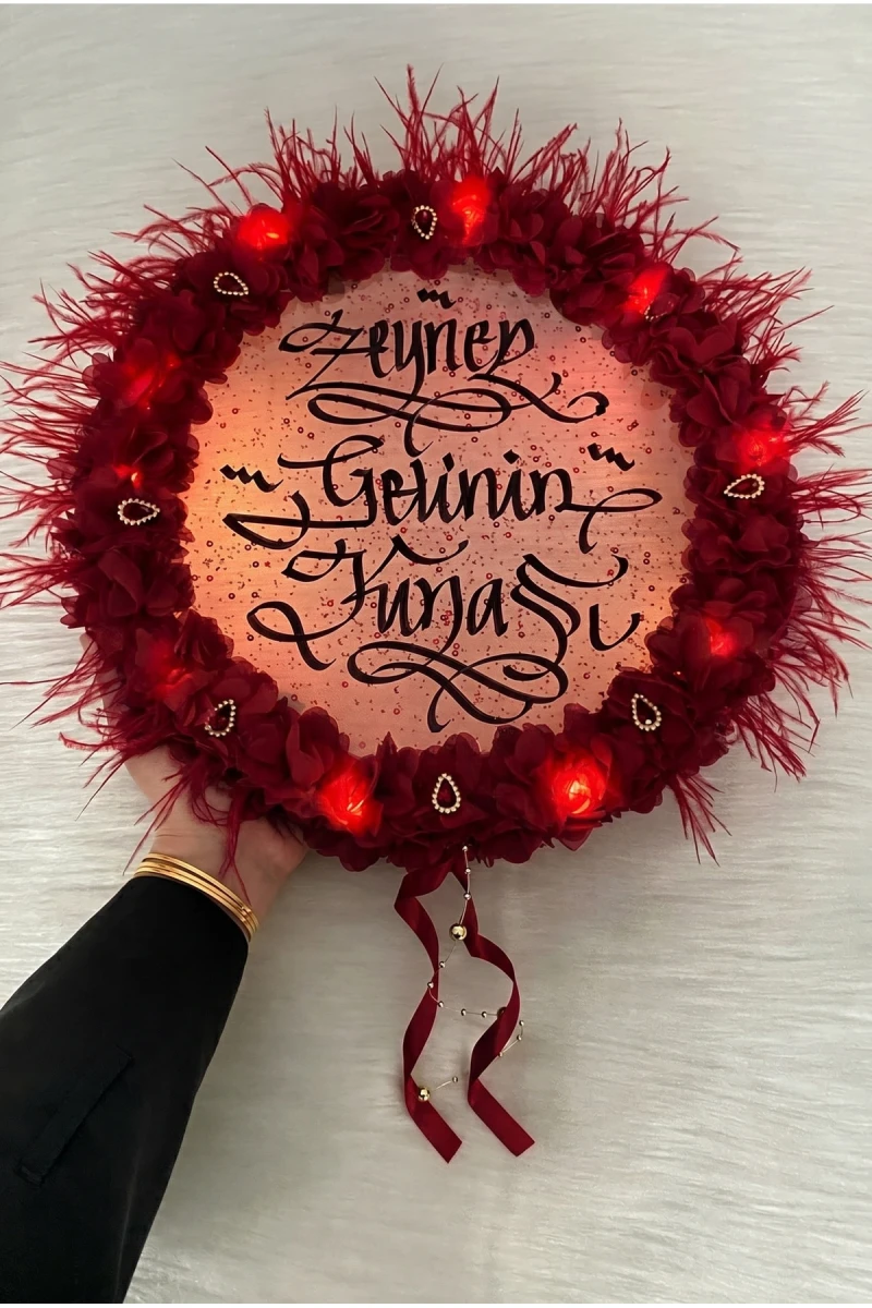 Bordo Ledli Gelin Tefi 32cm, Parlak Taşlı Tüylü Ve Üç Boyutlu Çiçekli Süslemeli, Düğün Kına Gecesi Nedime Bride Sünnet