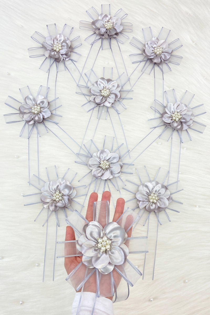 Broşlu Açık Gri Bohça Süsü, Gelin Damat Çeyiz Düğün Nişan Konvoy Gelin Arabası Sünnet Kına Süs 1Adet