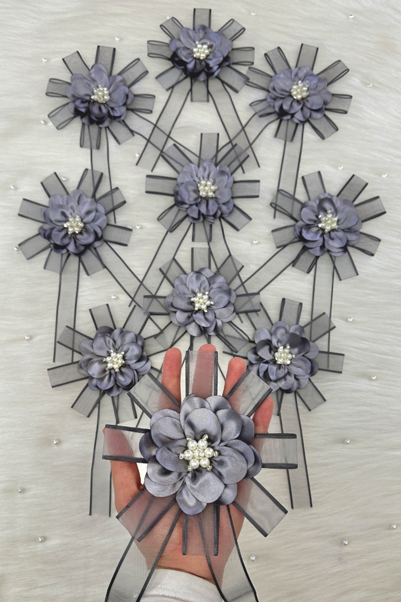 Broşlu Gri Bohça Süsü, Gelin Damat Çeyiz Düğün Nişan Konvoy Gelin Arabası Sünnet Kına Süsü 1 Adet