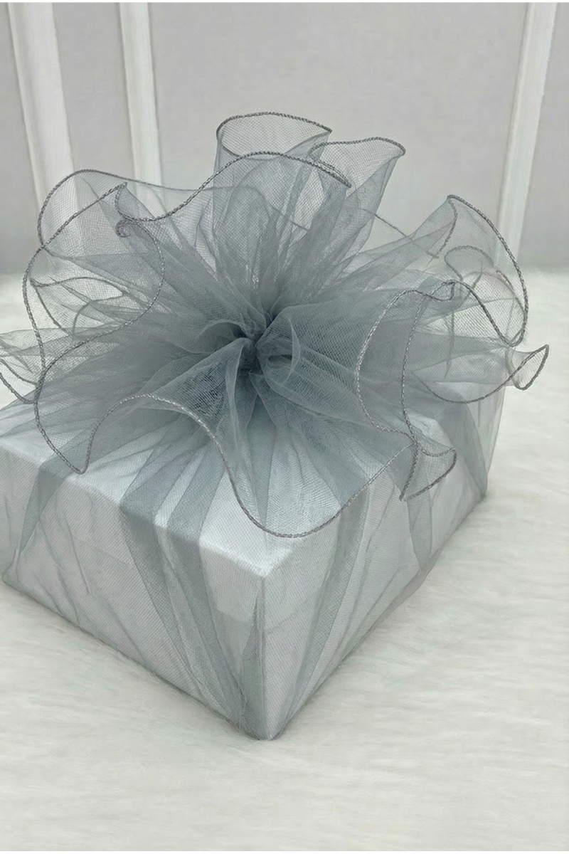 Gri Süsleme Tülü Overlok Kenarlı, Bohça Çeyiz Gelin Damat Nişan Nikah Valiz Hediye Süsü 100x100cm