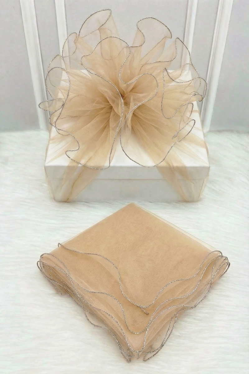 Kapiçino Süsleme Tülü, Gümüş Kenar Bohça Çeyiz Gelin Damat Nişan Nikah Valiz Hediye Süsü 150x150cm