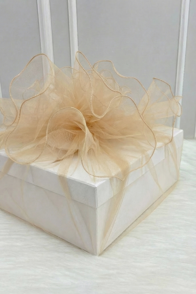 Bohça Süsleme Tülü Kapiçino, Overlok Kenar, Çeyiz Gelin Damat Nişan Söz Valiz Hediye Süs 150x150cm