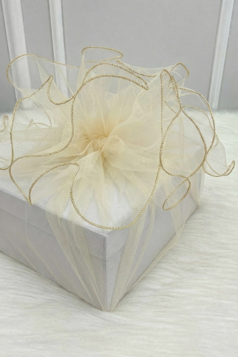 Krem Süsleme Tülü Gold Kenarlı, Bohça Çeyiz Gelin Damat Nişan Nikah Valiz Hediye Süsü 100x100cm