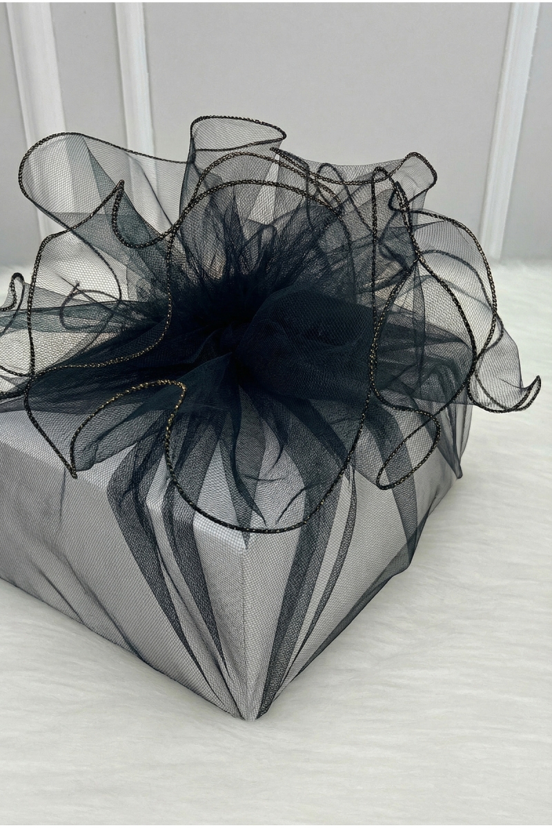 Siyah Süsleme Tülü Gold Kenarlı, Bohça Çeyiz Gelin Damat Nişan Nikah Valiz Hediye Süsü 100x100cm