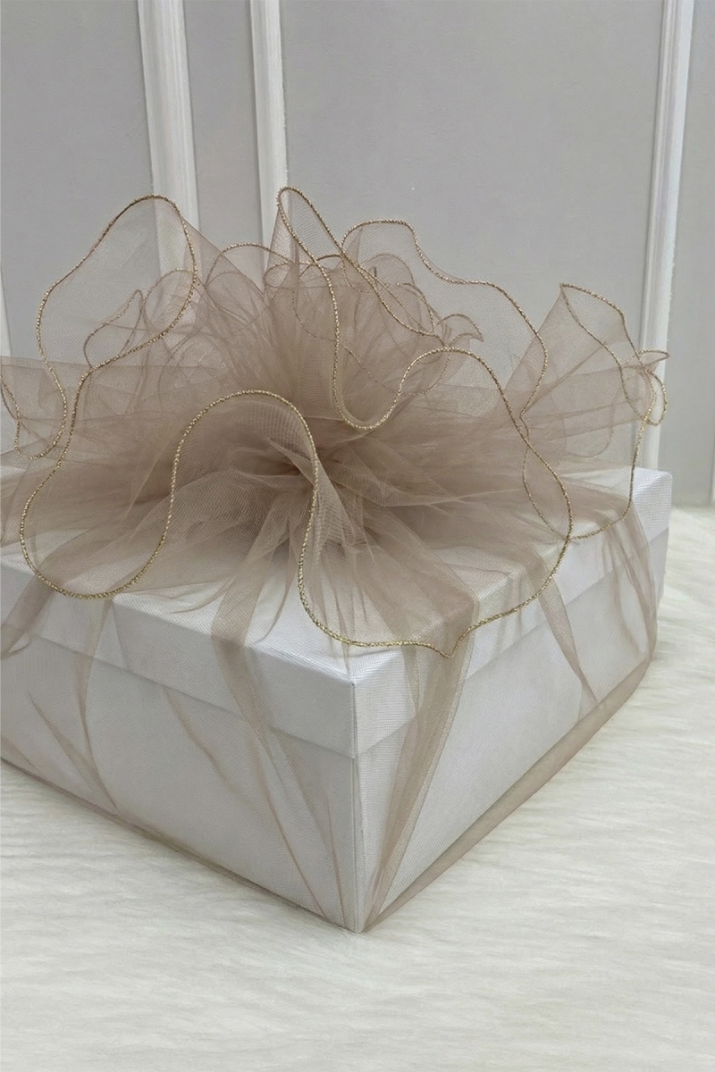 Bohça Süsleme Tülü Vizon, Gold Overlok Kenar, Çeyiz Gelin Damat Nişan Söz Valiz Hediye Süs 150x150cm