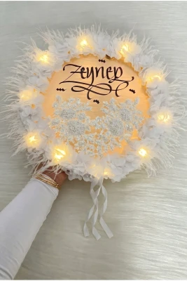 Beyaz Ledli Gelin Tefi 32cm, Üç Boyutlu Çiçekli Parlak Taş Ve Tüy Süslemeli, Düğün Kına Gecesi Nedime Bride Sünnet