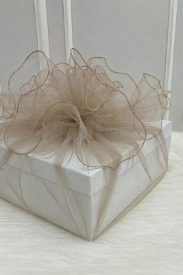 Bohça Süsleme Tülü Vizon, Vizon Overlok Kenar, Çeyiz Gelin Damat Nişan Valiz Hediye Süs 150x150cm