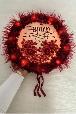 Bordo Ledli Gelin Tefi 32cm, Üç Boyutlu Çiçekli Parlak Taş Ve Tüy Süslemeli, Düğün Kına Gecesi Nedime Bride Sünnet