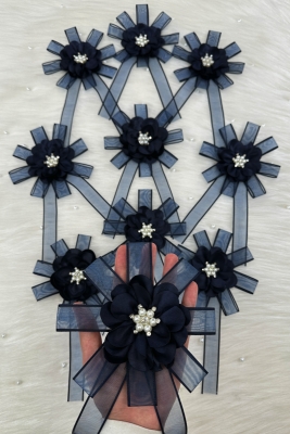 Broşlu Lacivert Bohça Süsü, Gelin Damat Çeyiz Düğün Nişan Konvoy Gelin Arabası Sünnet Kına Süs 1Adet