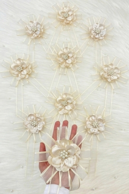 Broşlu Vanilya Bohça Süsü, Gelin Damat Çeyiz Düğün Nişan Konvoy Gelin Arabası Sünnet Kına Süs 1Adet