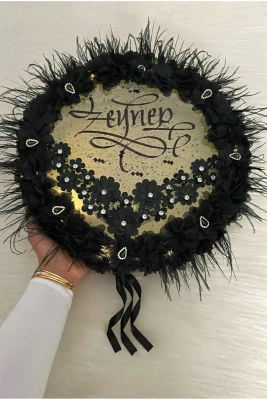 Siyah Ledli Gelin Tefi 32cm, Üç Boyutlu Çiçekli Tüylü Ve Parlak Taş Süslemeli, Düğün Kına Gecesi Nedime Bride Sünnet