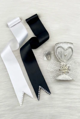Takı Kurdele Seti, Beyaz Kalpli İğnelik, Siyah Beyaz İncili Gelin Damat Takı Kemeri, 100 Adet İğne, Düğün Kına Gecesi Nişan Nikah Söz Sünnet